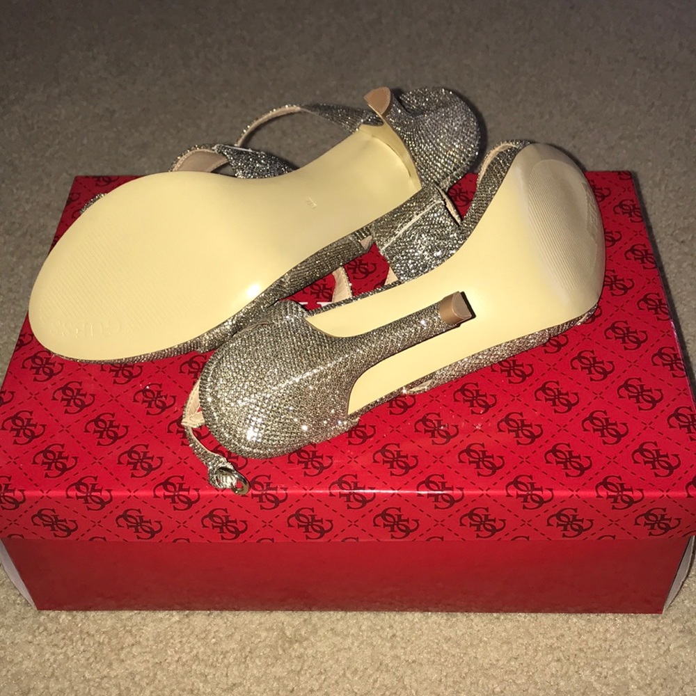 Guess gold fabric dressy heels - Picture 3 of 5